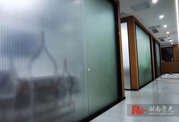 �Lɳ���½����W(xu��)У�����NĤ��ˇ ĥɰ�����NĤ